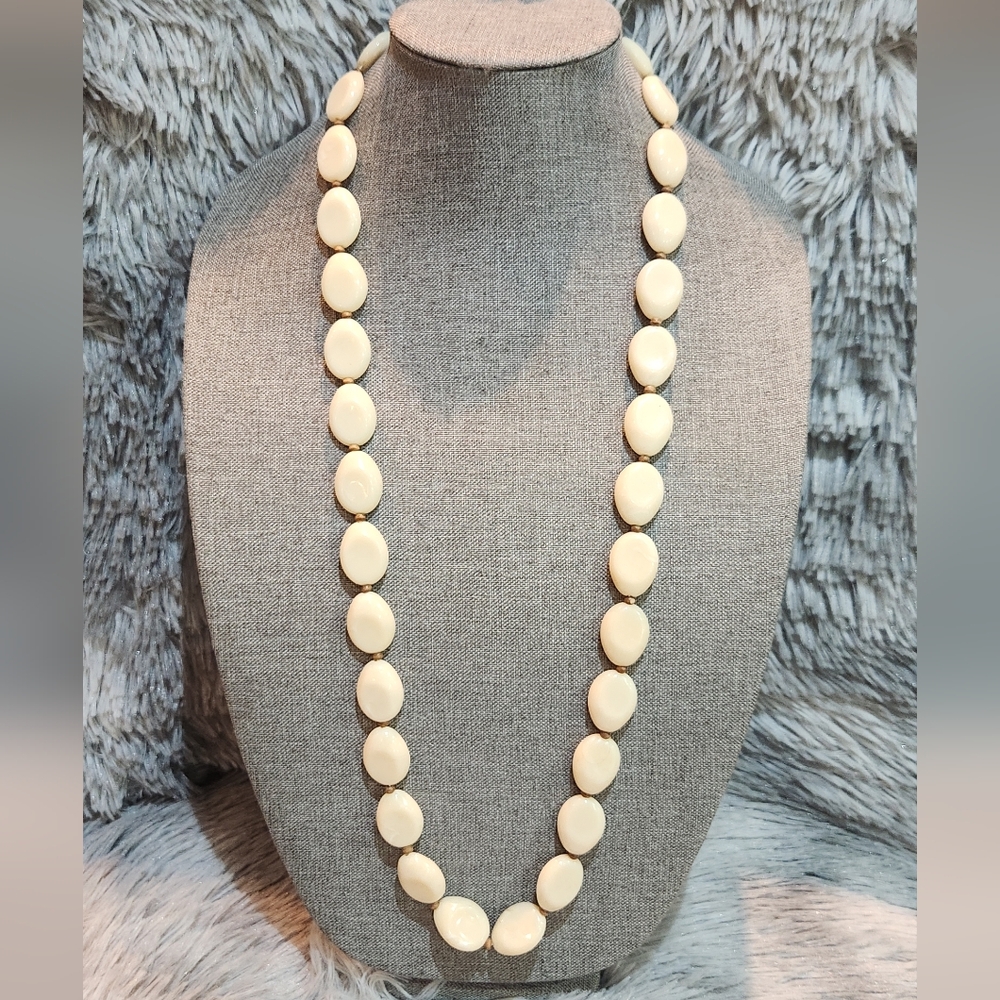 Vintage Chunky Cream Beaded Necklace